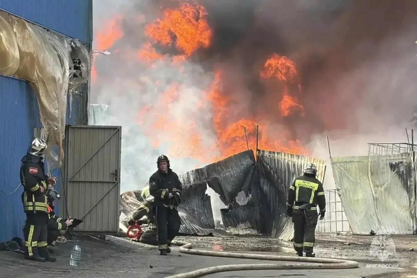 Пожар на складе в Брянске полностью ликвидирован, сообщает ГУМЧС региона.