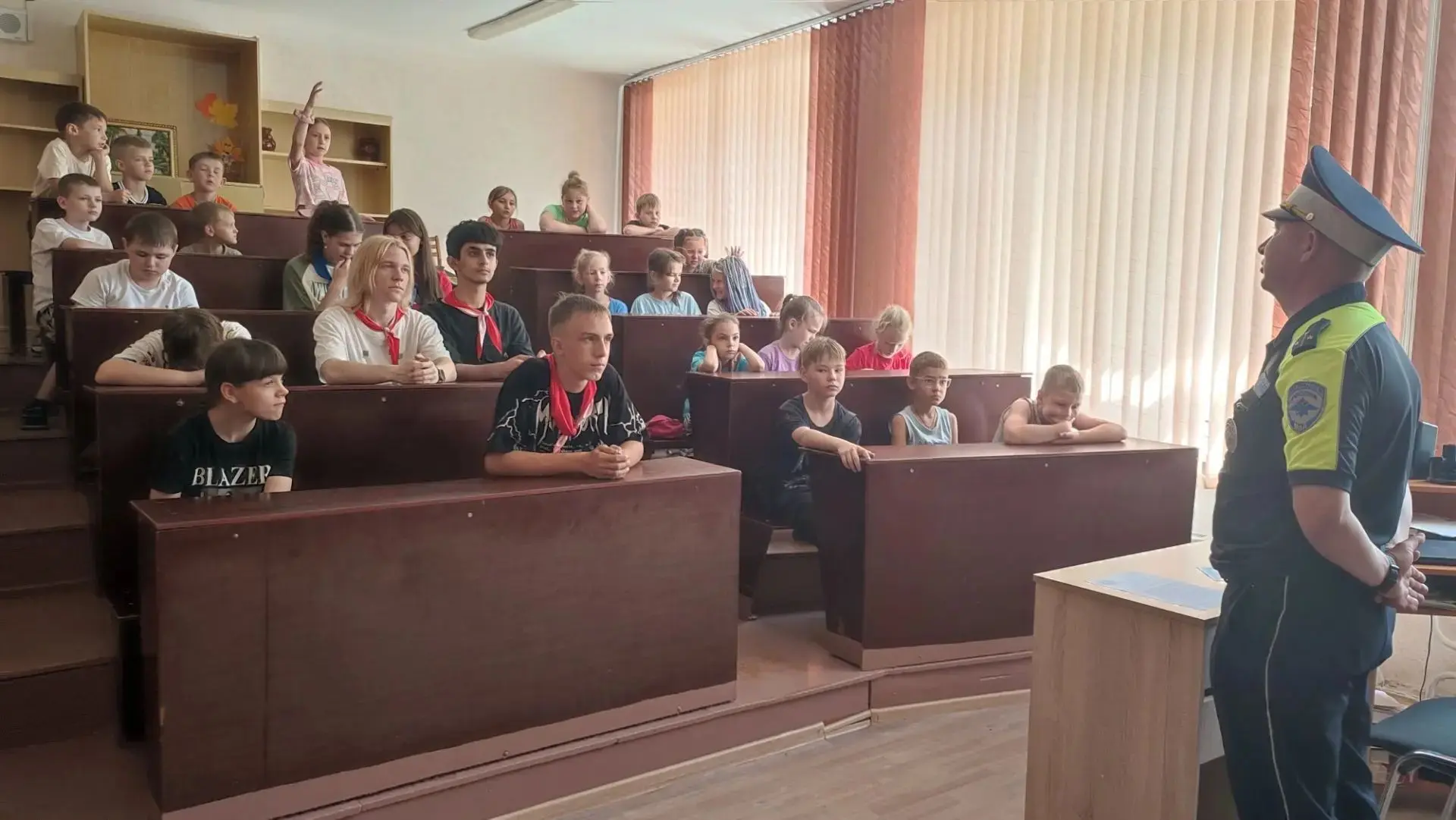Безопасность на дорогах — залог счастливого лета! 

В пришкольном лагере «Алый парус — 2026» на базе