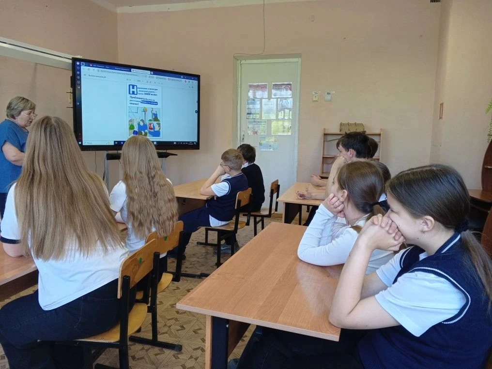 18 мая в Малогрибановской ООШ прошла профилактическая беседа «Уступи дорогу поездам». Обучающиеся 5–