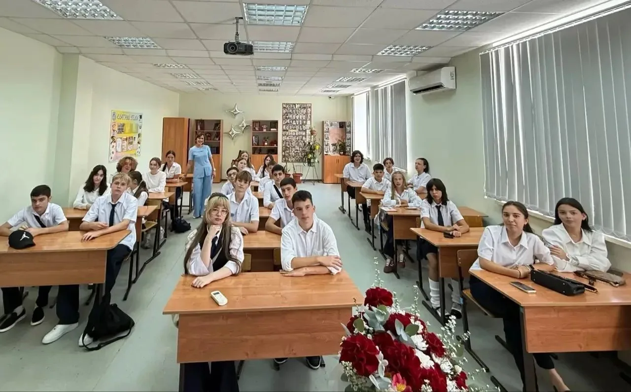 Несмотря на серьезность даты, жизнь продолжается, и впереди у нас рабочий день.