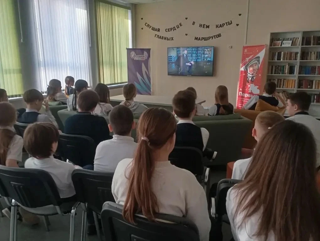 🎥 Кинолекторий «Путь героя»  📎 12 февраля советники директора по воспитанию школы №115 провели для у