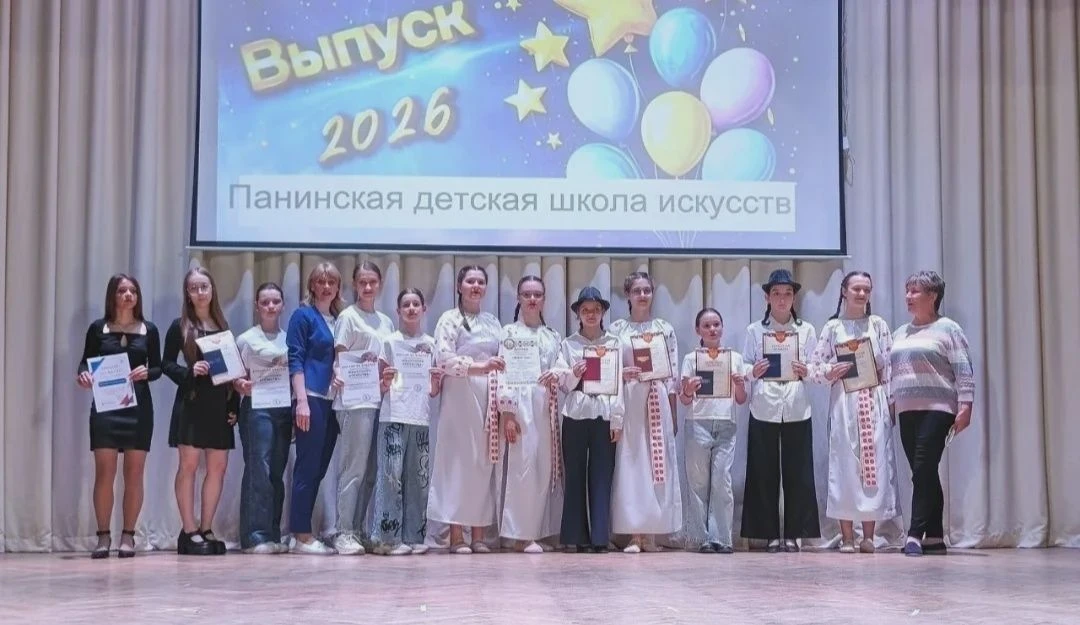 В конце мая в нашей школе искусств прошло вручение свидетельств об окончании школы. В э...