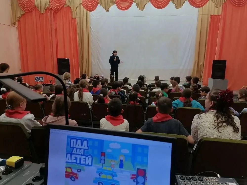 Безопасность — наше всё: в пришкольном лагере «Радуга» прошла встреча с инспектором. 

🚦 Состоялась
