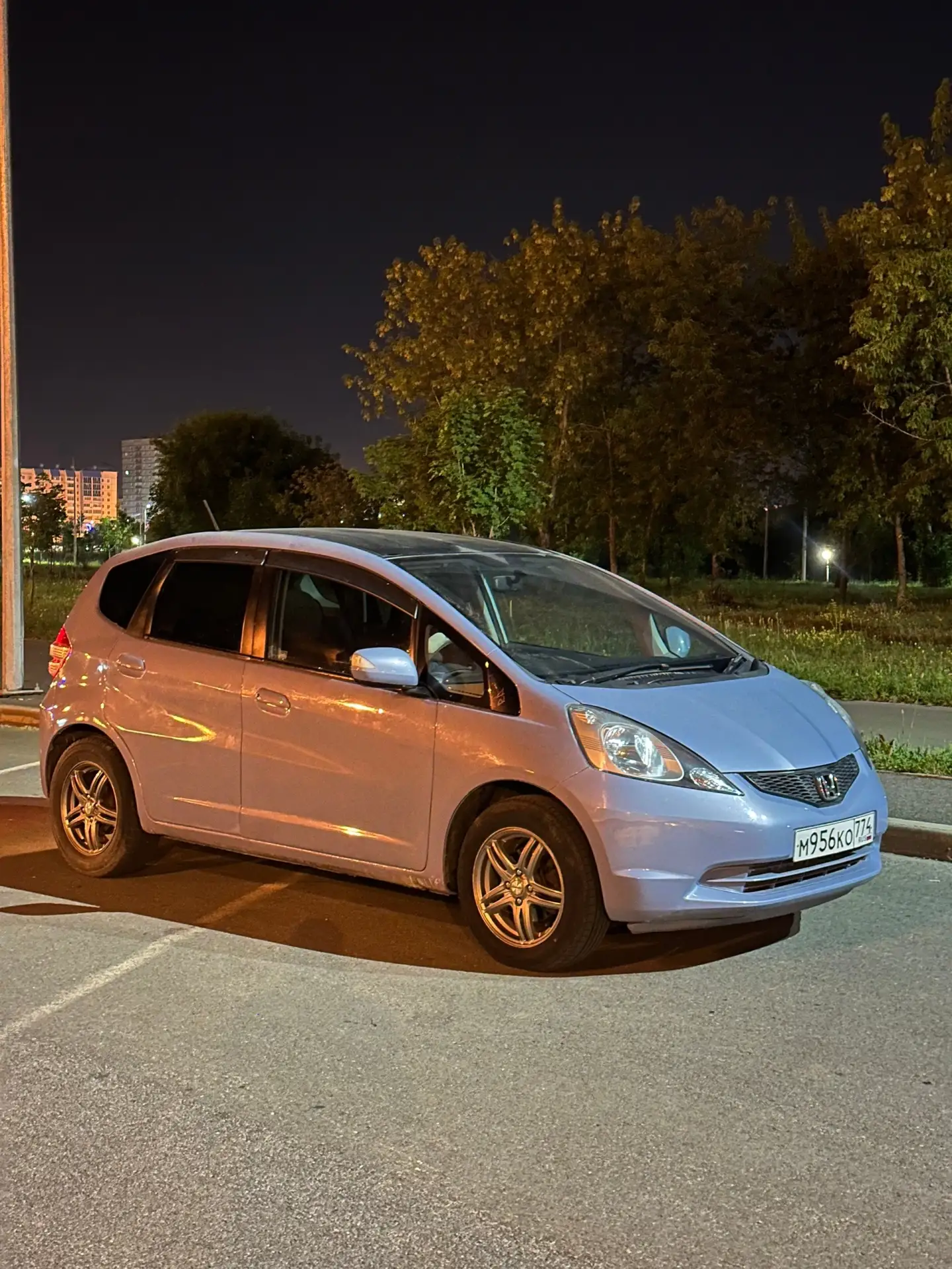 Honda fit 2007 года, 1.3л автомат, надежный и экономичный японец, редкая комплектация с...