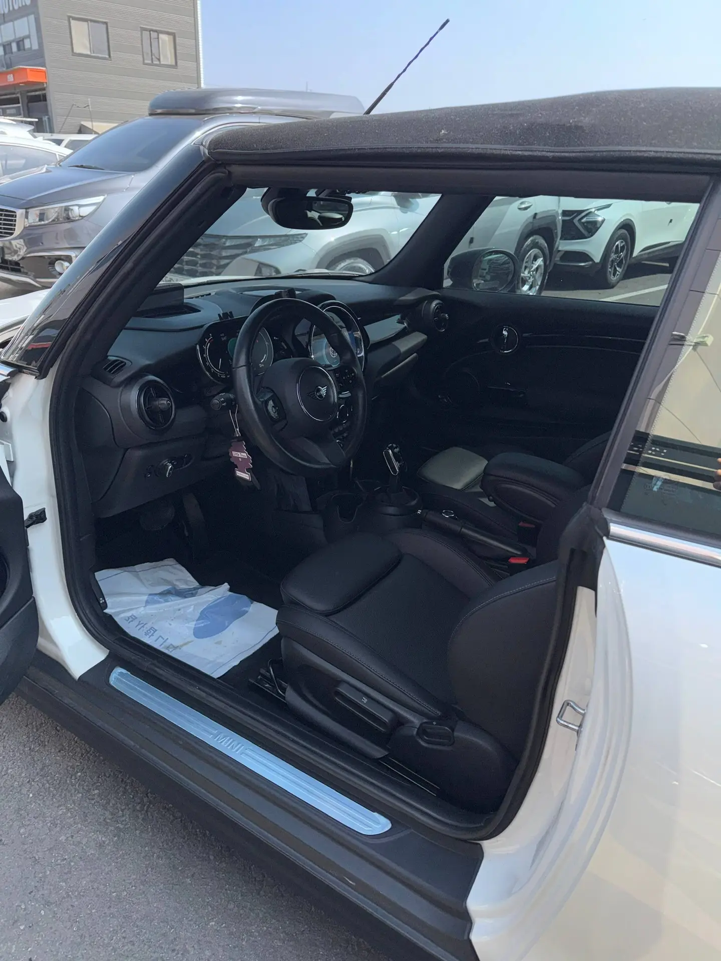 Автомобиль в ПРОДАЖЕ😍😍😍  Авто в ИДЕАЛЕ😎😎😎   ВИДЕООБЗОР прилагаю сразу🫡  Mini Cooper Convertible (КАБ