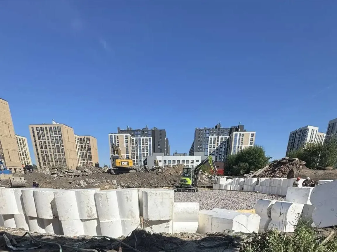 👷🏻‍♂️ На территории будущей строительной площадки шахты № 850 и вестибюля станции «Боровая» — втор