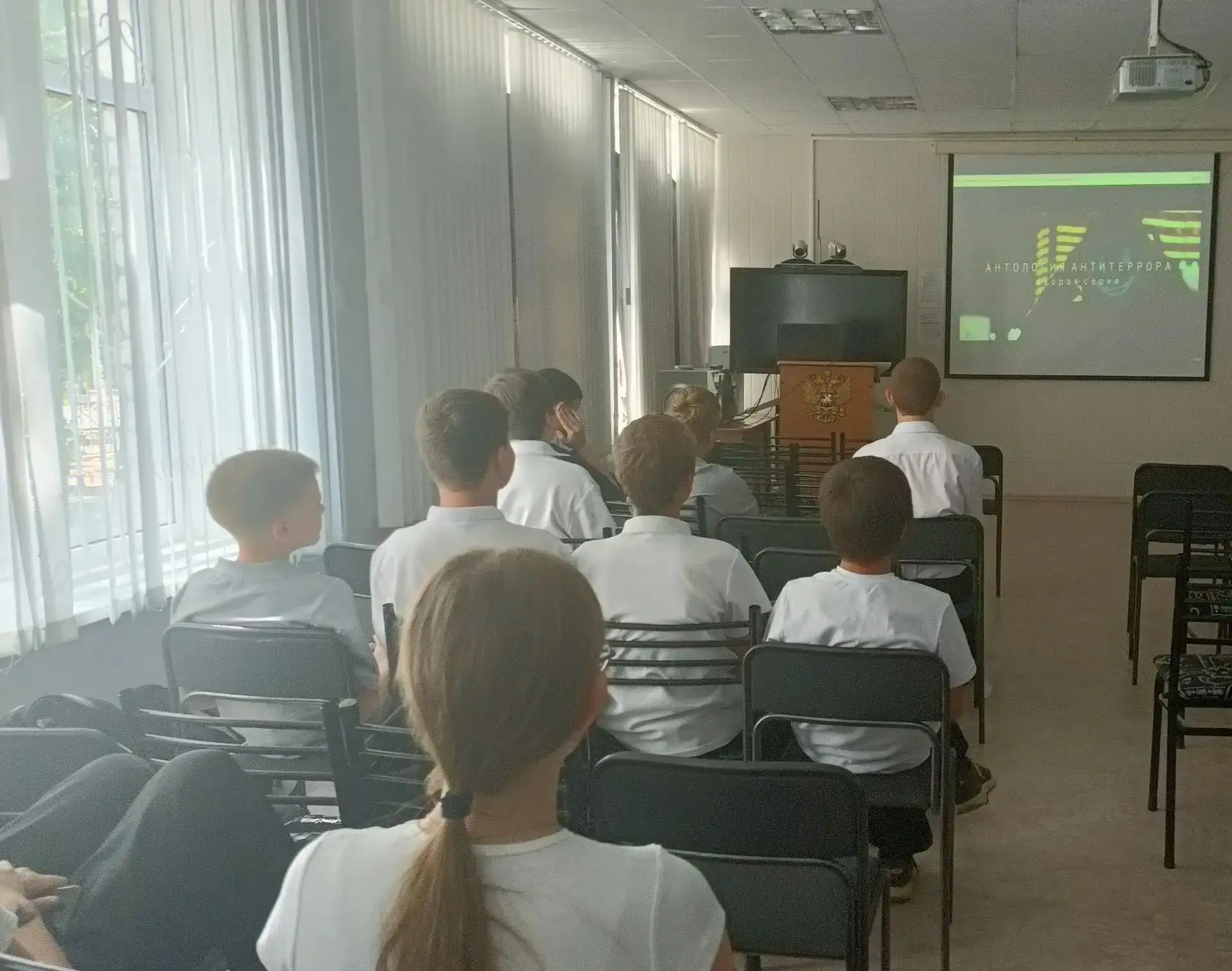 В МБОУ СОШ №4  прошел урок памяти: просмотр фильма «Терроризм за кадром»