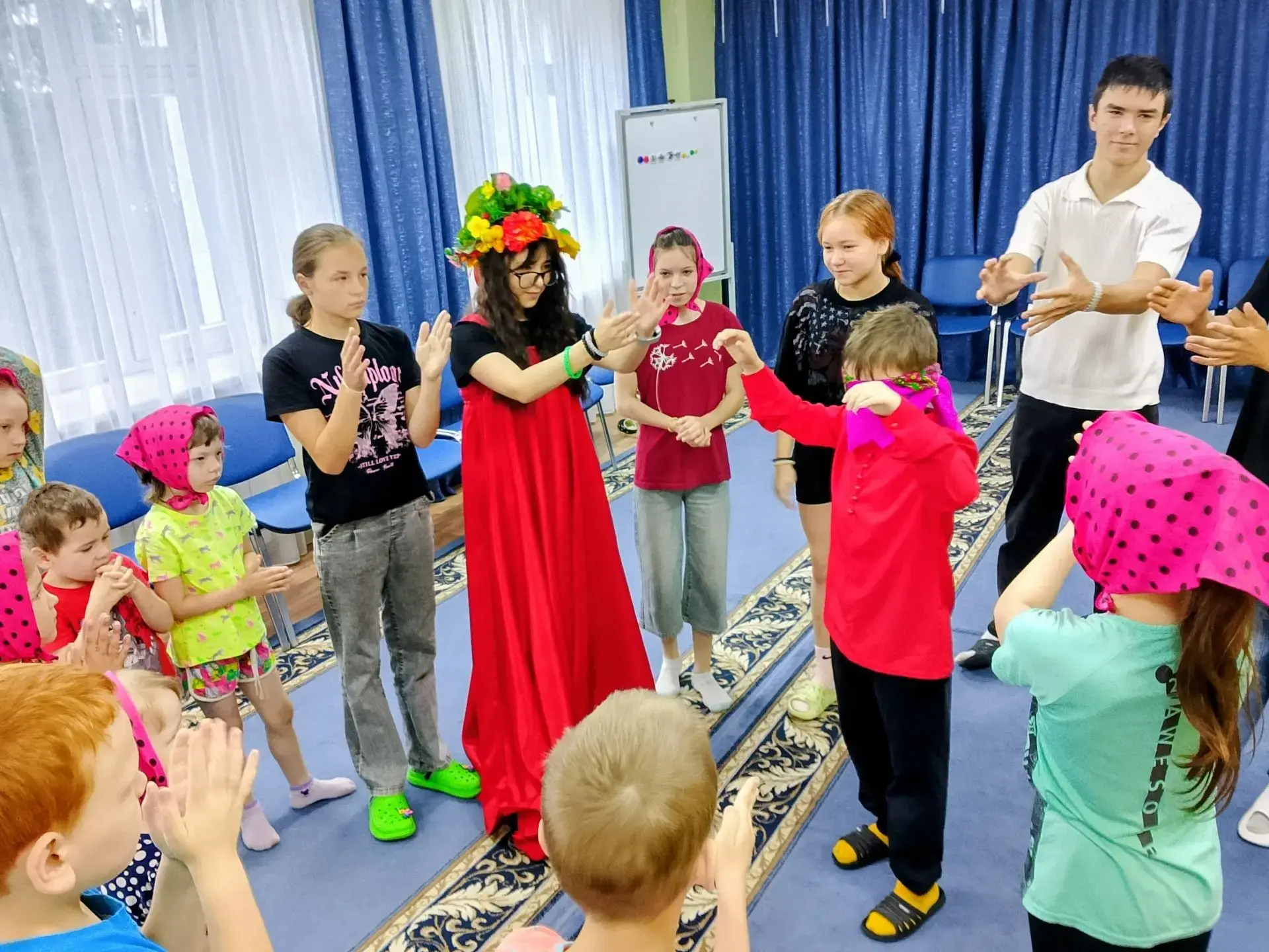 С детьми провели тематическое развлечение «Хоровод, хоровод, собирайся, народ!». В ходе мероприятия 