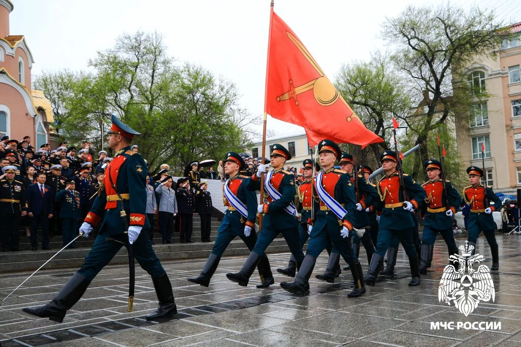 У Вечного огня — в знак памяти и благодарности  На Корабельной Набережной у Вечного огня мемориала «