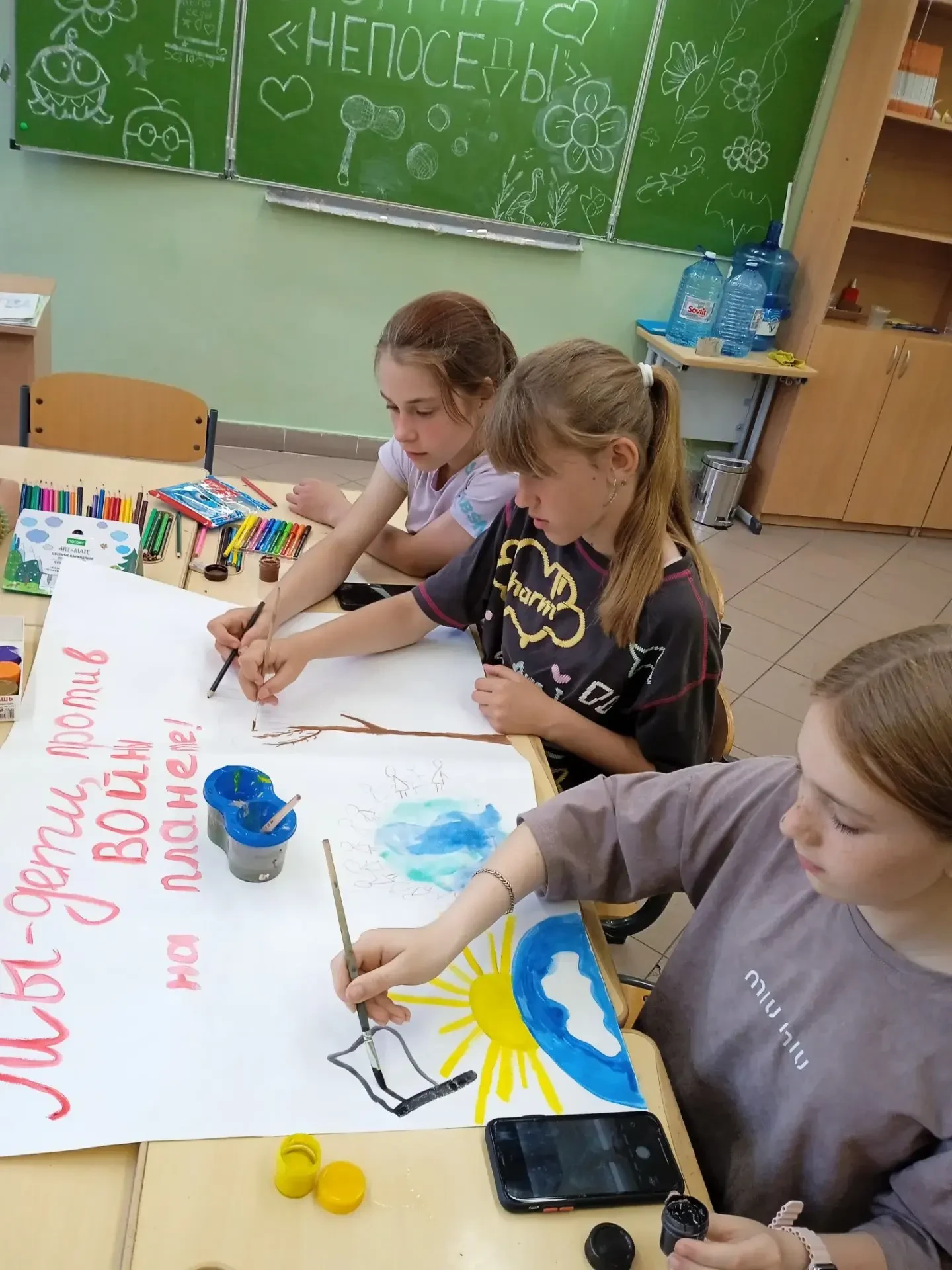 Сегодня 23 июня, завршился еще один в пришкольном лагере. День патриота. Трек "Орленок -Доброволец".