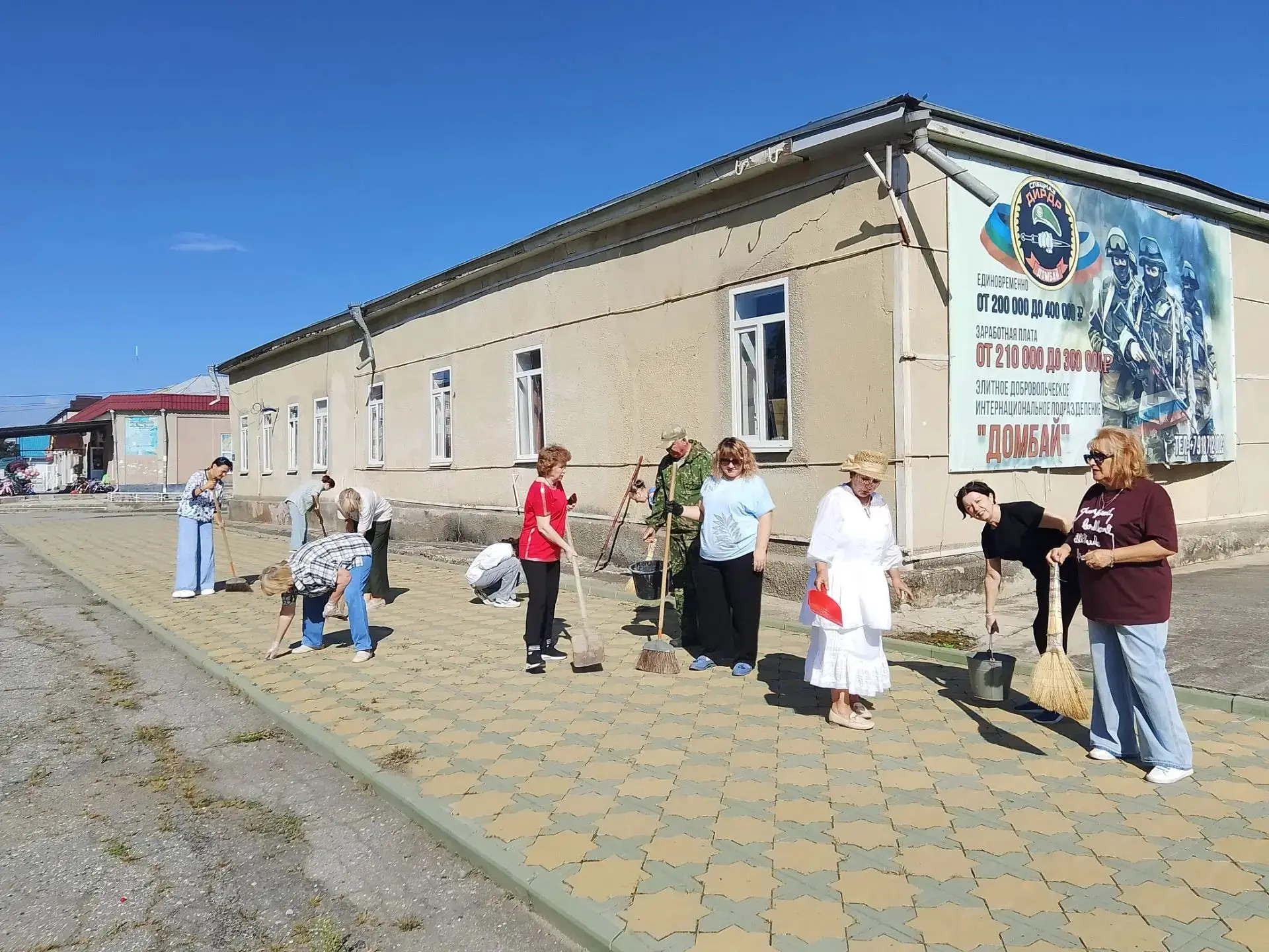 Сегодня коллектив нашей школы принял участие в общереспубликанском субботнике, который ...