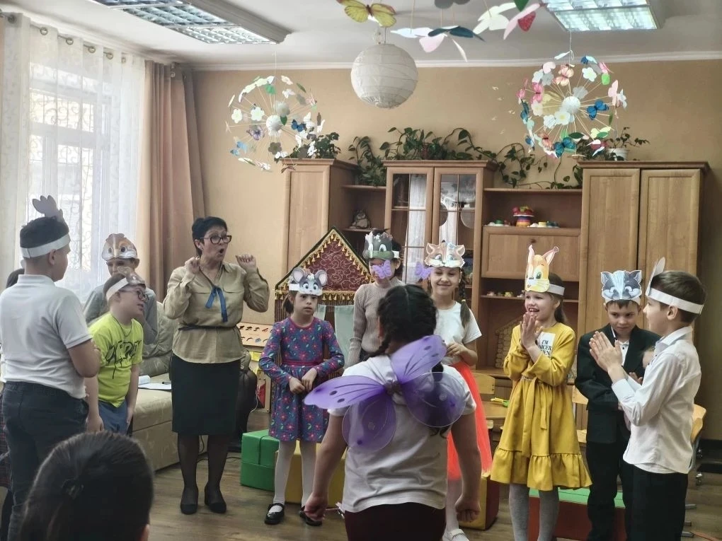 "ЛюдиКакЛюди": Сказка "Теремок" объединила сердца на Всероссийском инклюзивном фестивале.  На неделе