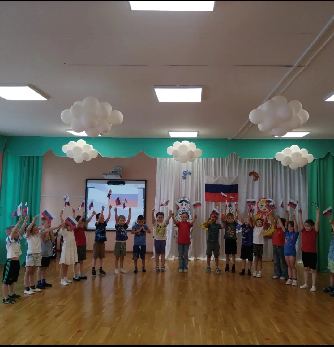 В преддверии праздника 11 июня с  детьми старших групп "Фантазёры" и "Ладушки" провели мероприятие п