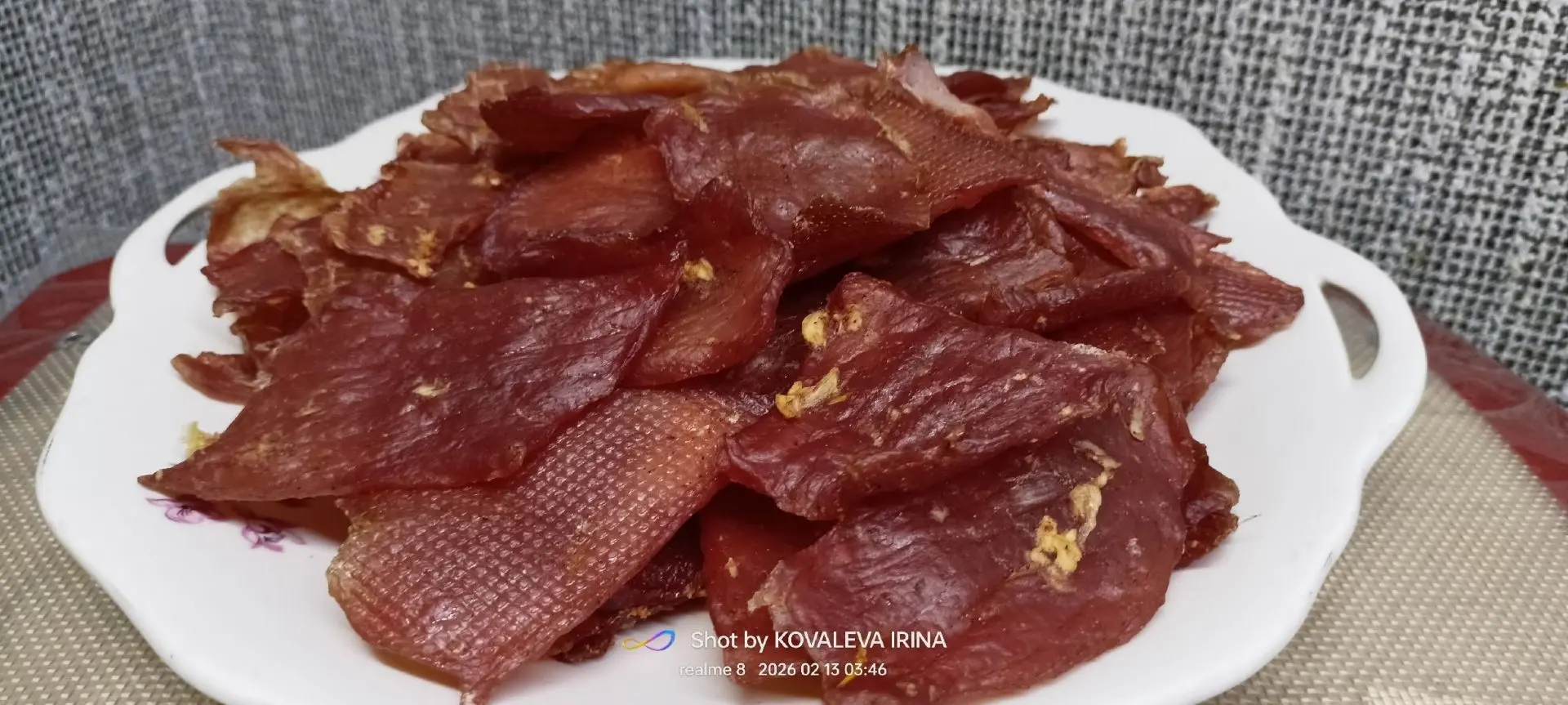 Мясные чипсы из свиного карбонада .