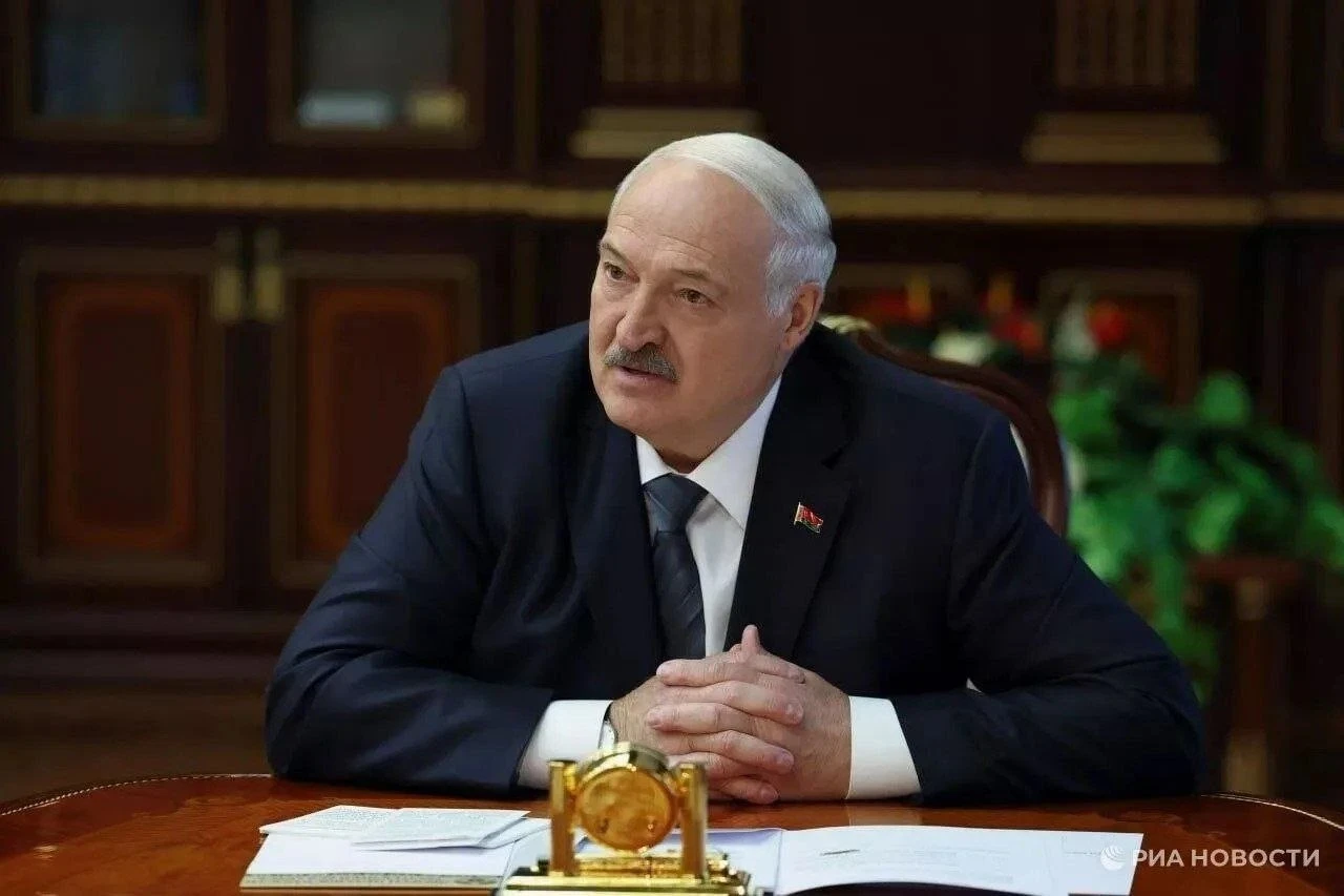Лукашенко объявил о проверке боевой готовности всей армии Белоруссии вплоть до мобилиза...