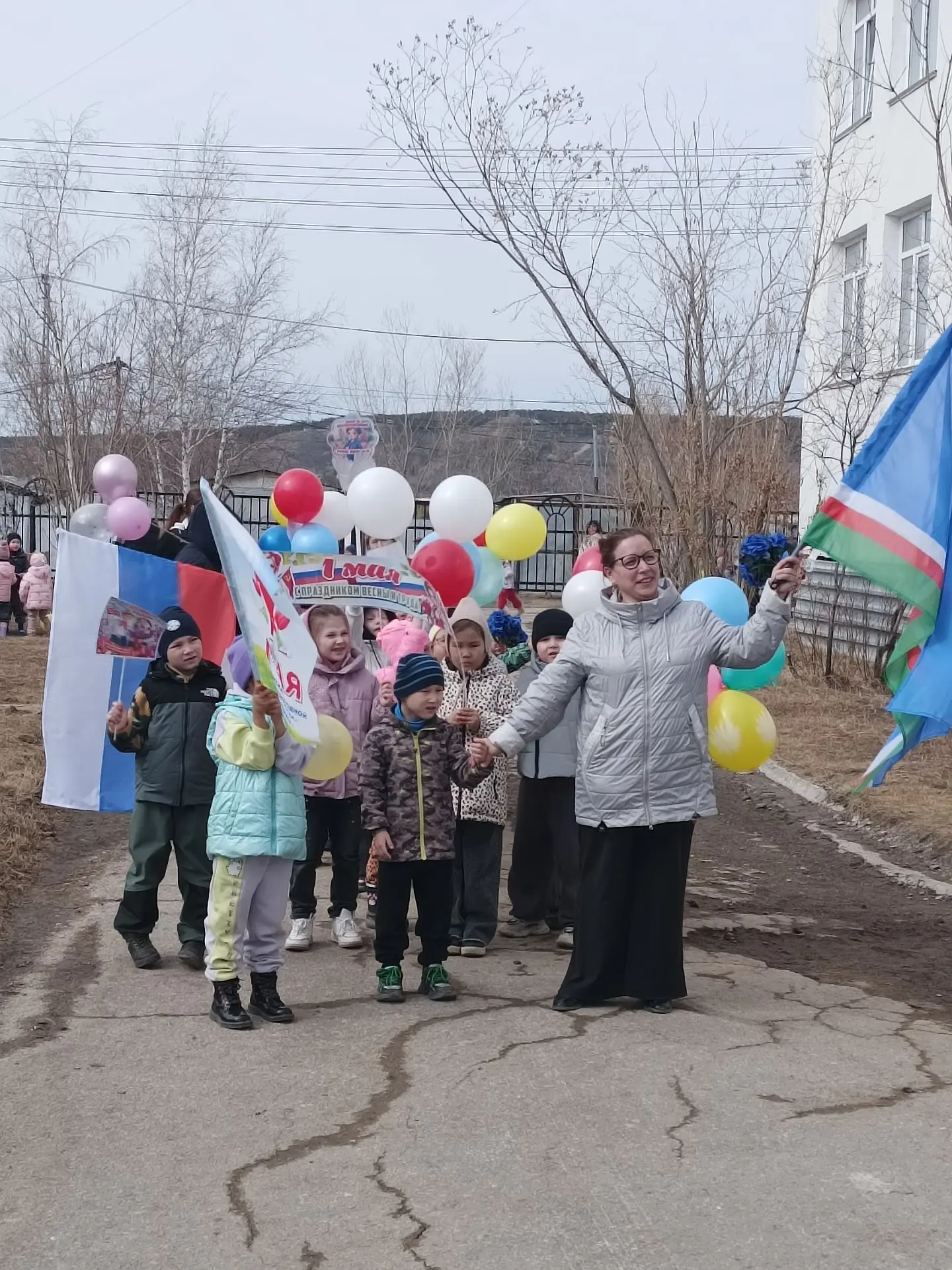 Сегодня в детском саду была организована и проведена праздничная демонстрация, приуроче...