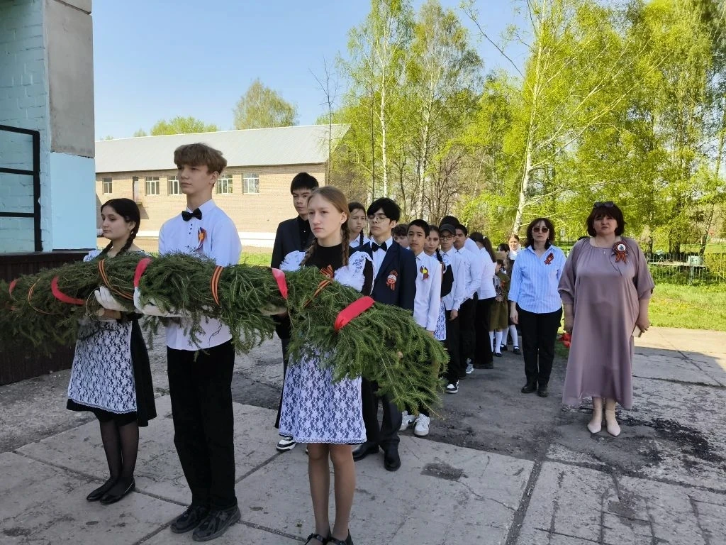 8 мая в селе Ивановка у памятника Воину-освободителю состоялся торжественный митинг, в ...