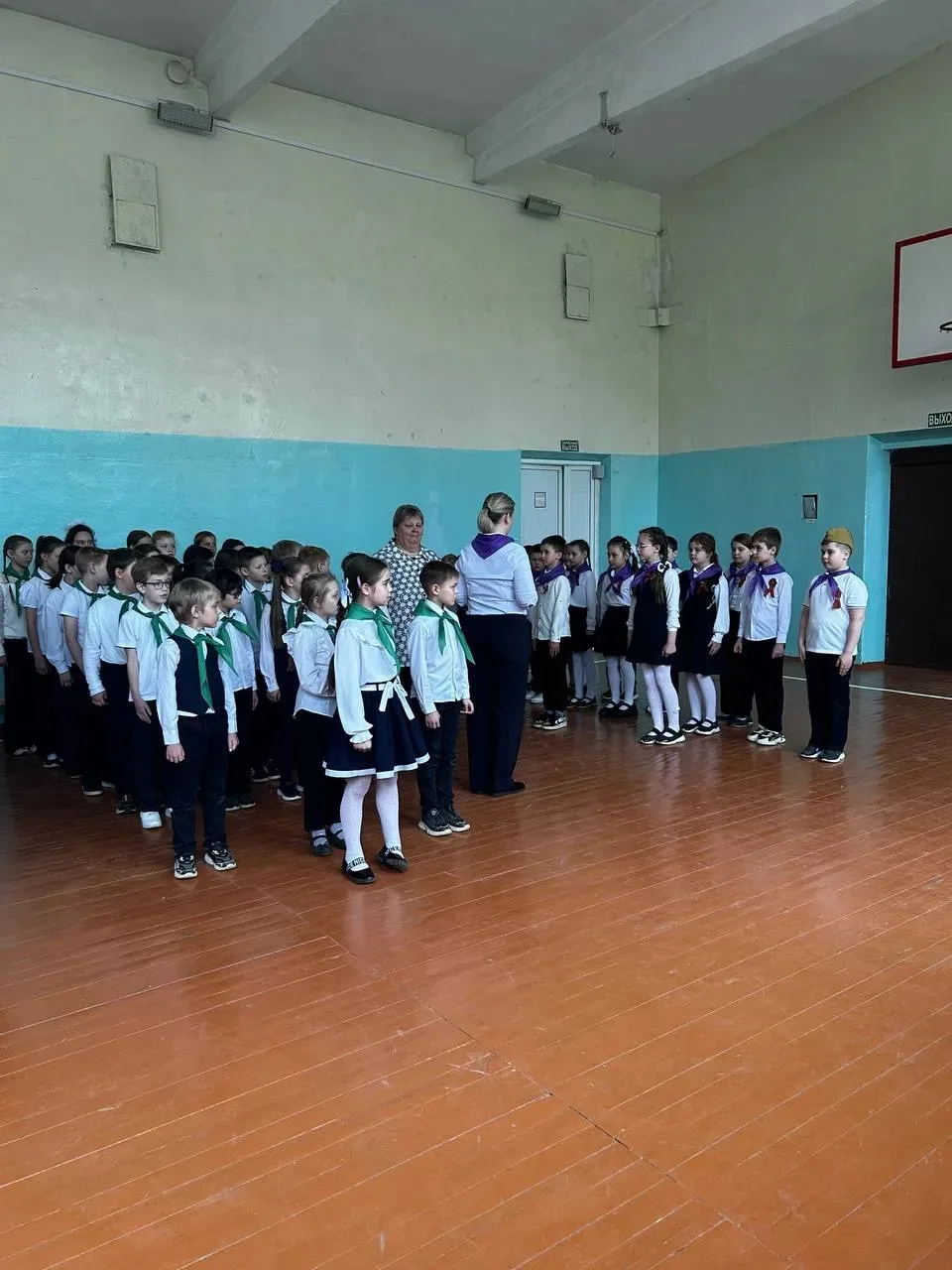 Еще те, кто впервые принимал участие в смотре строя и песни, посвященном Великой Победе- параллель 3