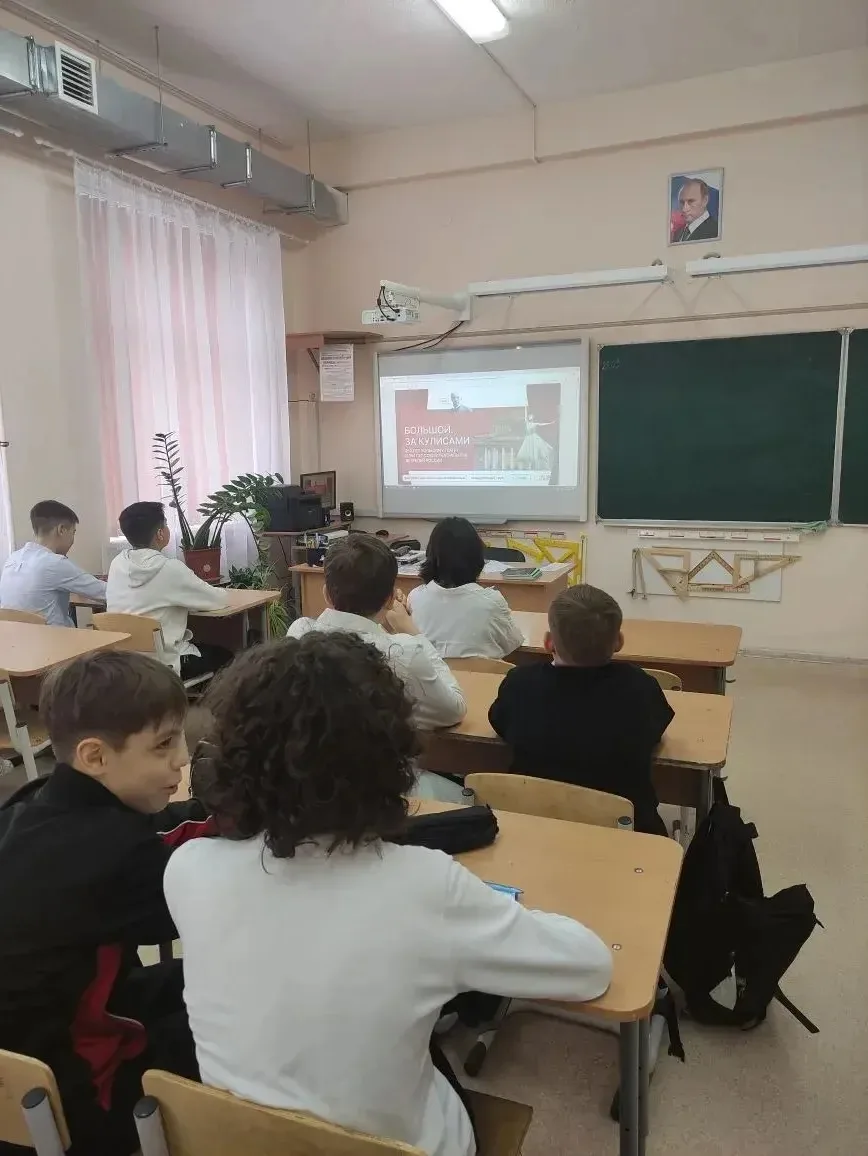 🎭 Разговоры о важном: погружение в мир театра  Вчера в нашей школе прошли традиционные «Разговоры о 