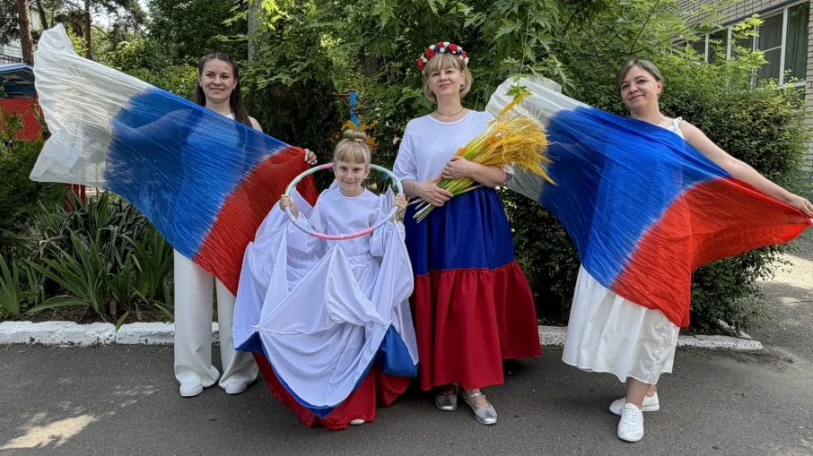🇷🇺 Празднование Дня России в «Дюймовочке»! 🎉

🇷🇺 В преддверии Дня России наш детский сад превра