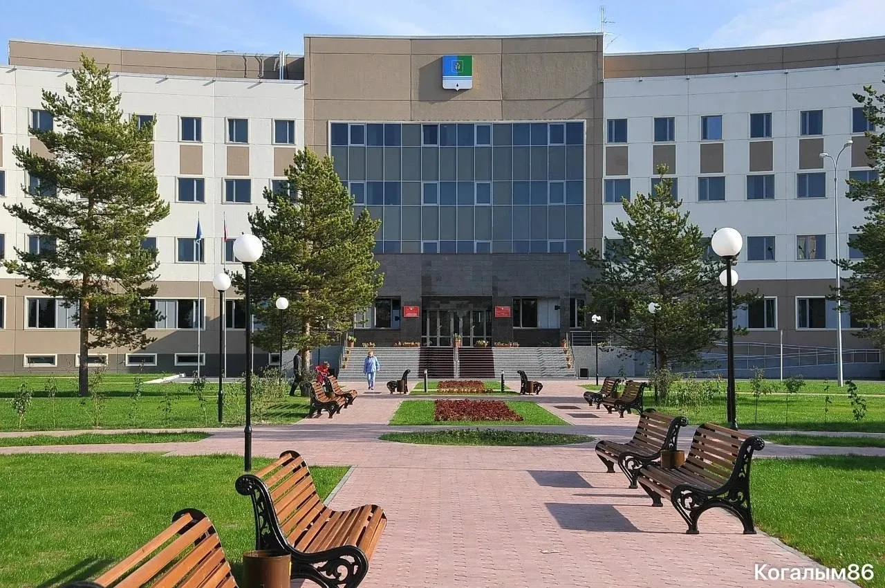 В Когалыме был задержан председатель Комитета по управлению муниципальным имуществом.  В мэрии прошл