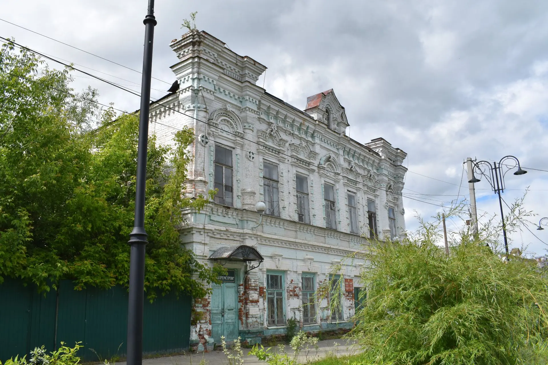 📍В Алатырском округе объявлен прием заявок на участие в торгах по реализации двух объектов культурн