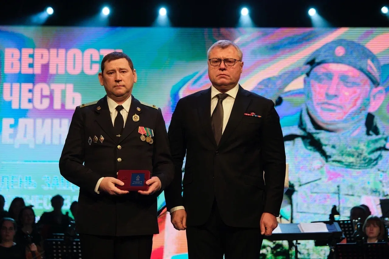 Уважаемые военнослужащие и ветераны! Дорогие астраханцы! Поздравляю вас с Днём защитника Отечества! 