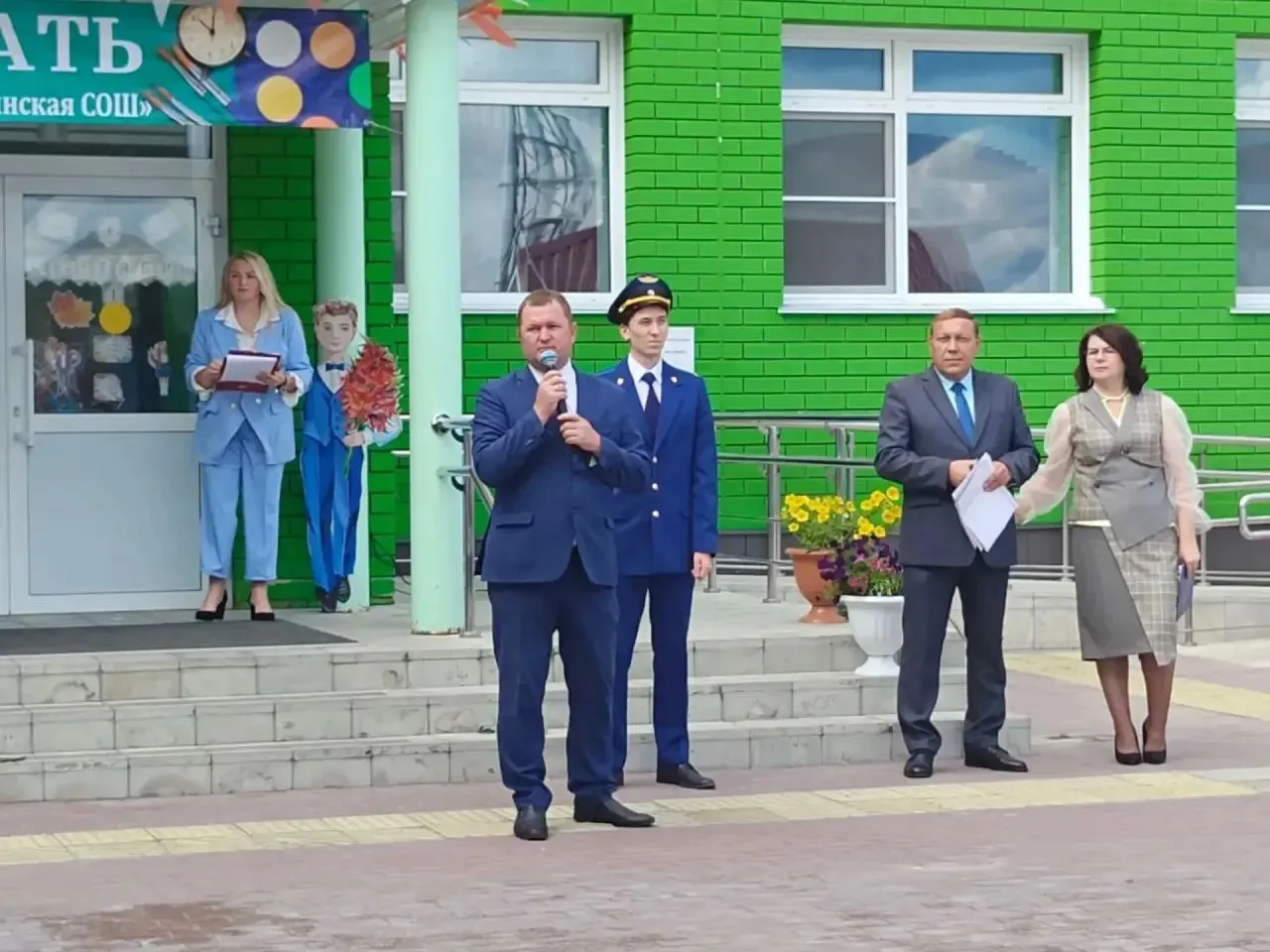 Сегодня, 1 сентября, во всех школах Первомайского района прозвенели первые звонки!