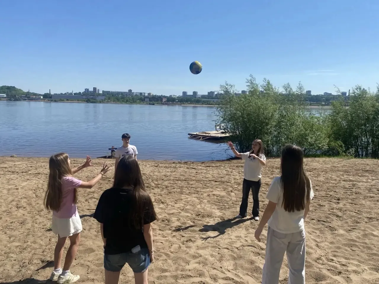 ТУРСЛЕТ НА КАМЕ 🏕

В завершение учебного года ученики 7 «Б» класса с классным руководителем Н.В. Бо