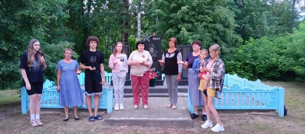 В преддверии Дня памяти и скорби в с. Верхличи прошла акция                            ...