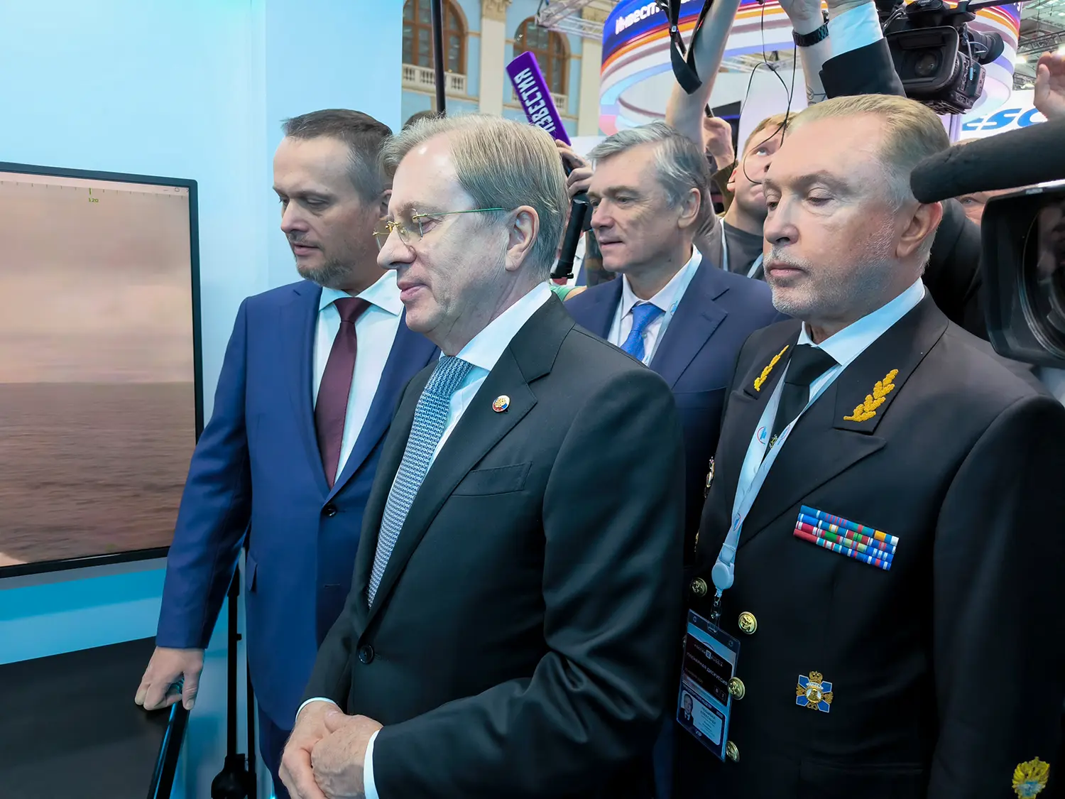 Заместитель председателя правительства РФ Виталий Савельев и министр транспорта РФ Андрей Никитин по