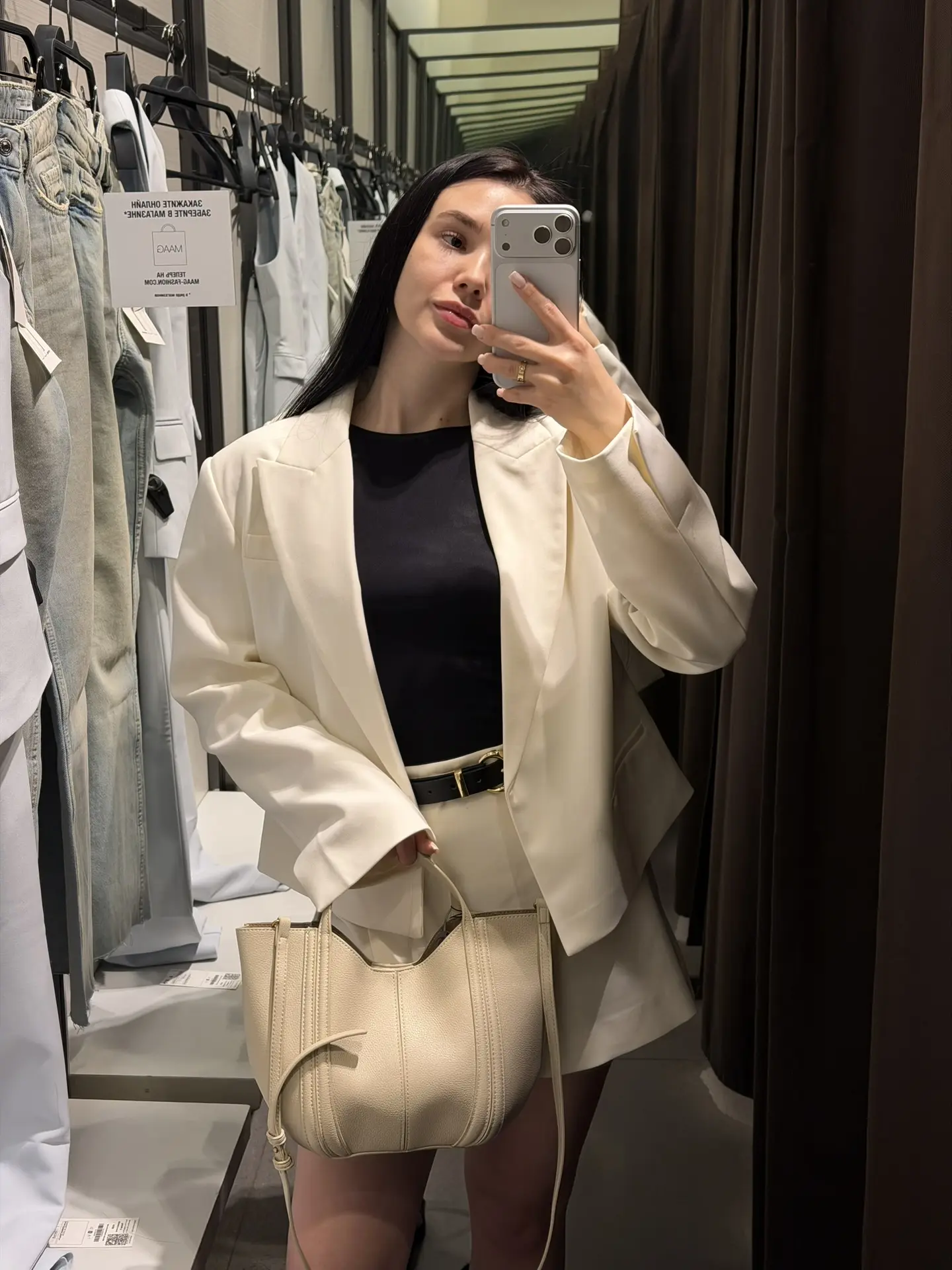 — что взяла в MAAG на весну?💭

как зашла в магазин сразу увидела костюм, укороченный пиджак и юбка 