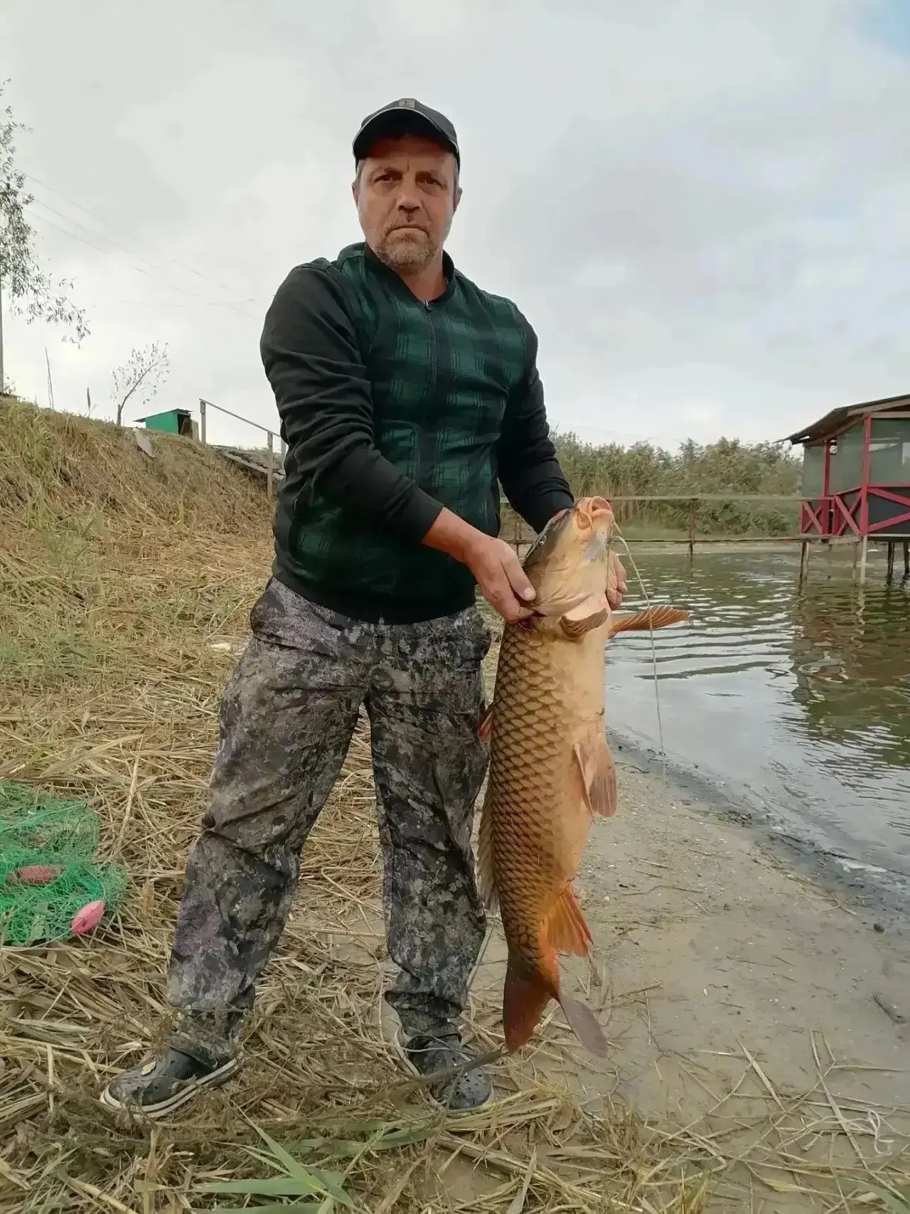 🎣 В Ростовской области рыбак поймал гигантского сазана