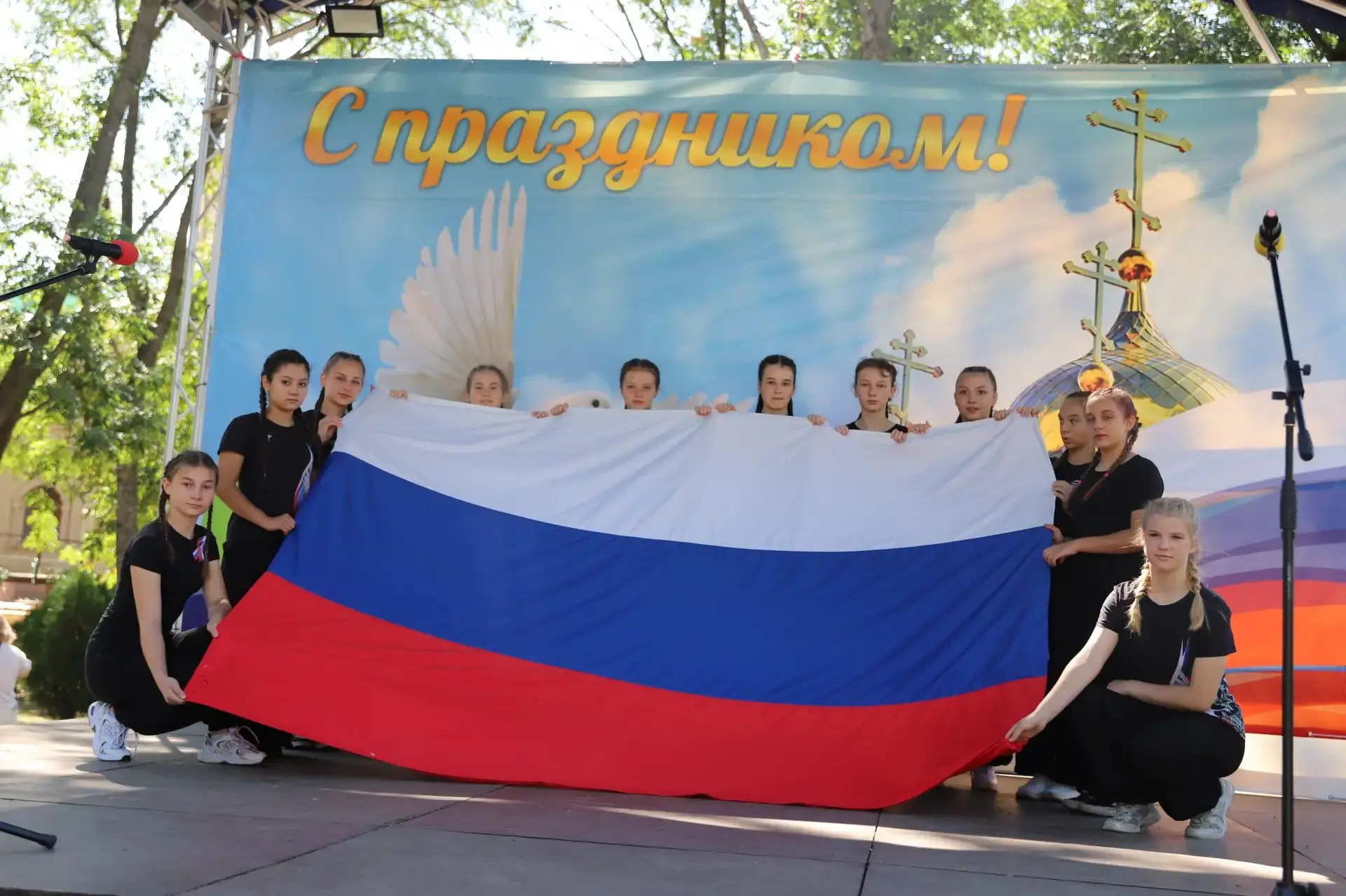 🇷🇺 Песни о главном: День Государственного флага в парке Кирова!