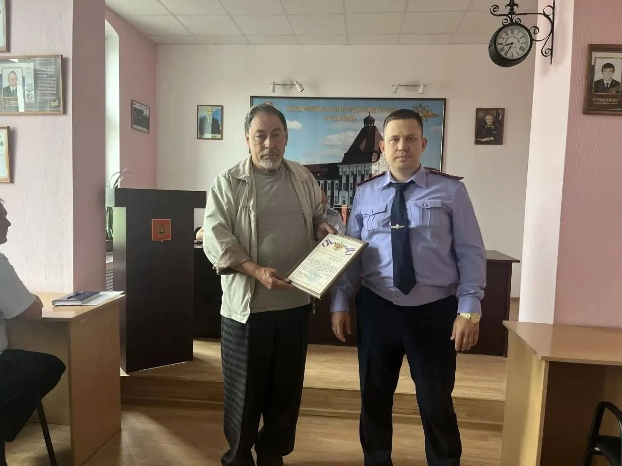 В Гусеве ветеран МВД помог спасти женщину и задержать нападавшего.