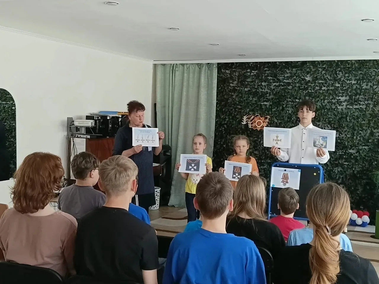 Для воспитанников центра  была проведена беседа о Георгие Победоносце. Цель беседы - по...