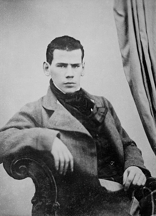 🎉 Сегодня — день рождения Льва Толстого! 🎂
