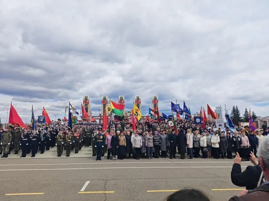 На мемориале боевой и трудовой и славы города Читы состоялся торжественный митинг Почет...