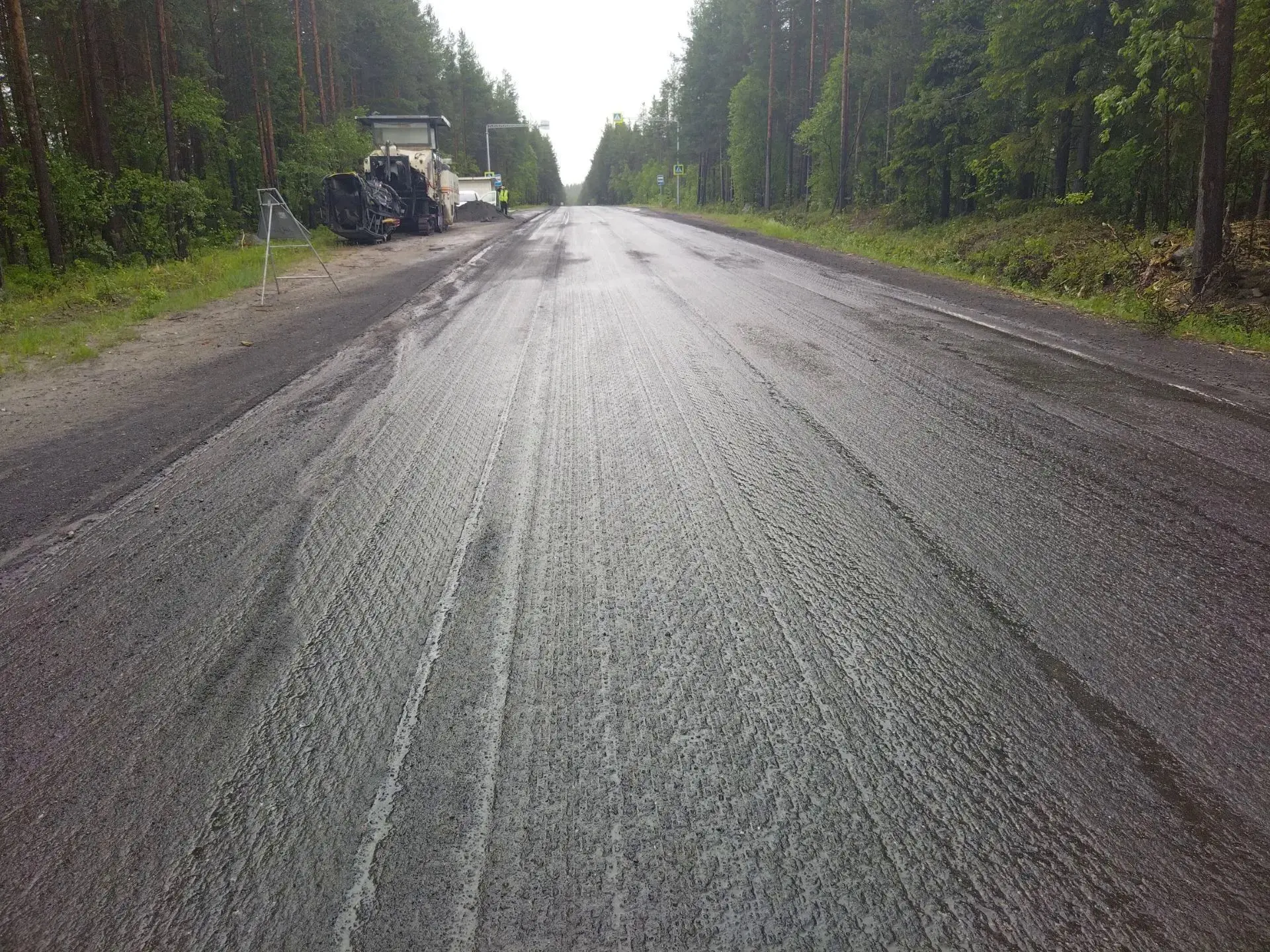 🚜 Нацпроект «Инфраструктура для жизни» 
 
На автодороге Кандалакша - Полярные Зори (участок ремонта