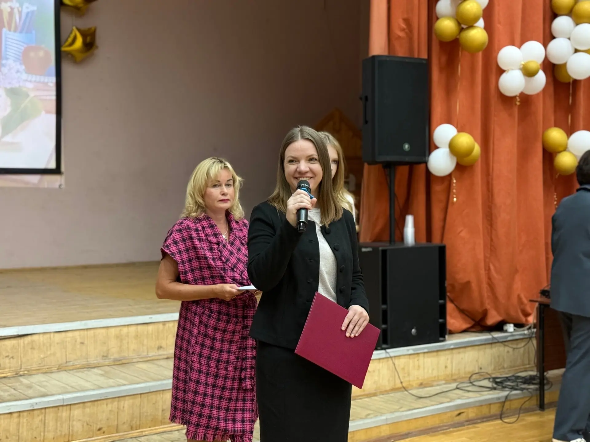 Торжественное завершение учебного года ⭐️  Сегодня в нашей школе прошли торжественные линейки в чест