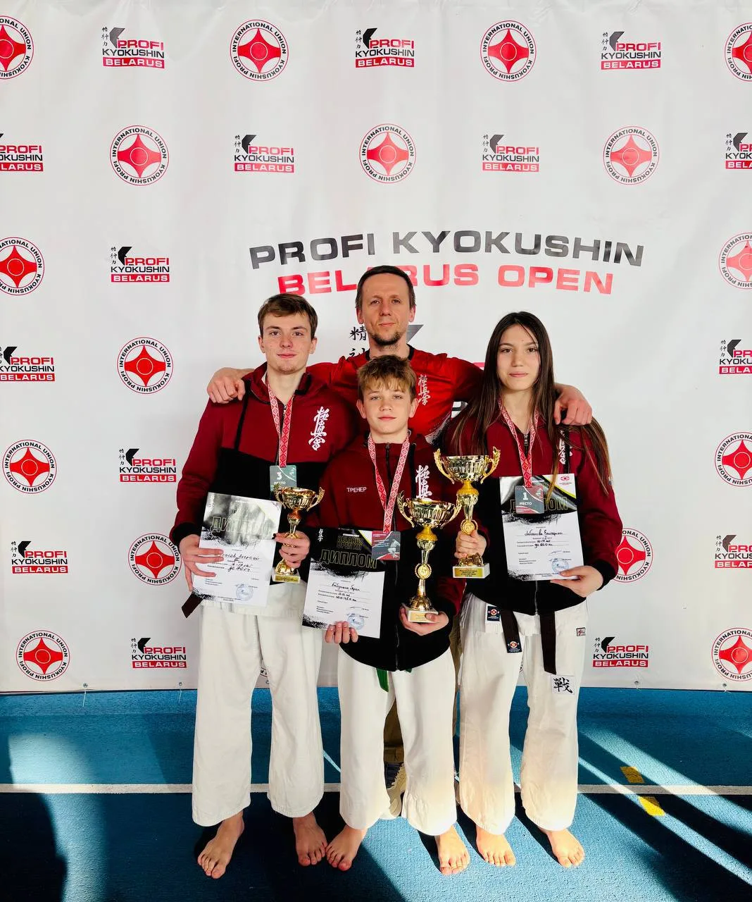 🥋 Наши каратисты — на высоте!  Спортсмены школьной секции каратэ активно проводят соревновательный с
