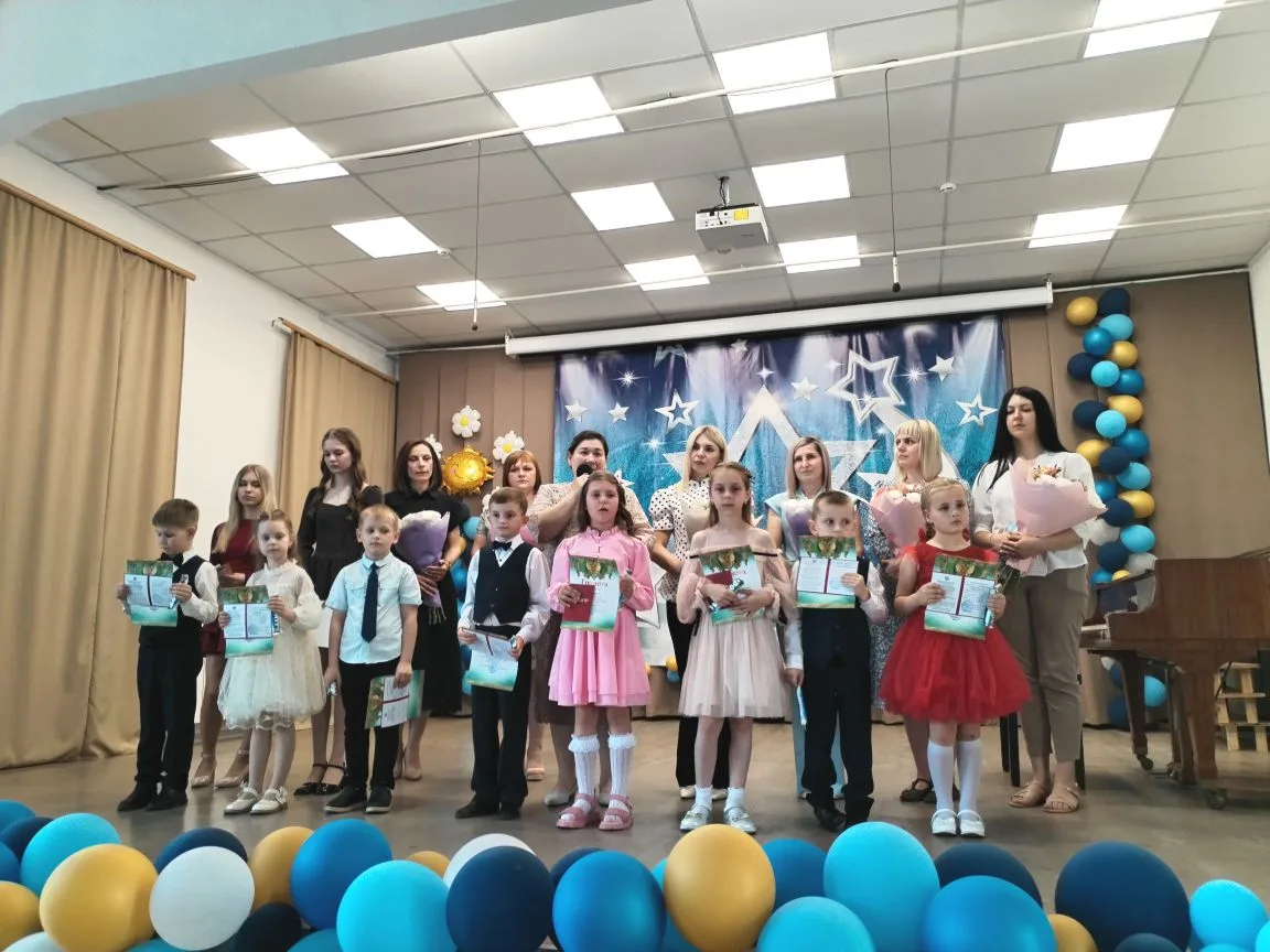 В Дмитриевской ДШИ прошёл выпускной вечер