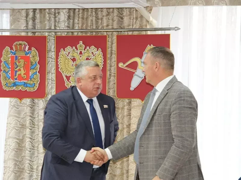 Депутаты единогласно избрали Анатолия Ковалёва председателем Ачинского окружного Совета