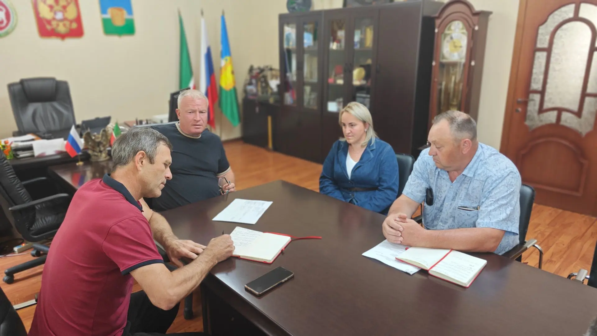 🤝 Дмитрий Иванов провёл приём граждан по личным вопросам