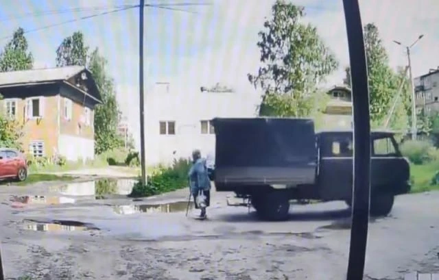 🚨 Наезд на пенсионерку в Архангельске 
 
Сегодня около 13:55 на улице Ильича водитель «ВАЗа», сдава