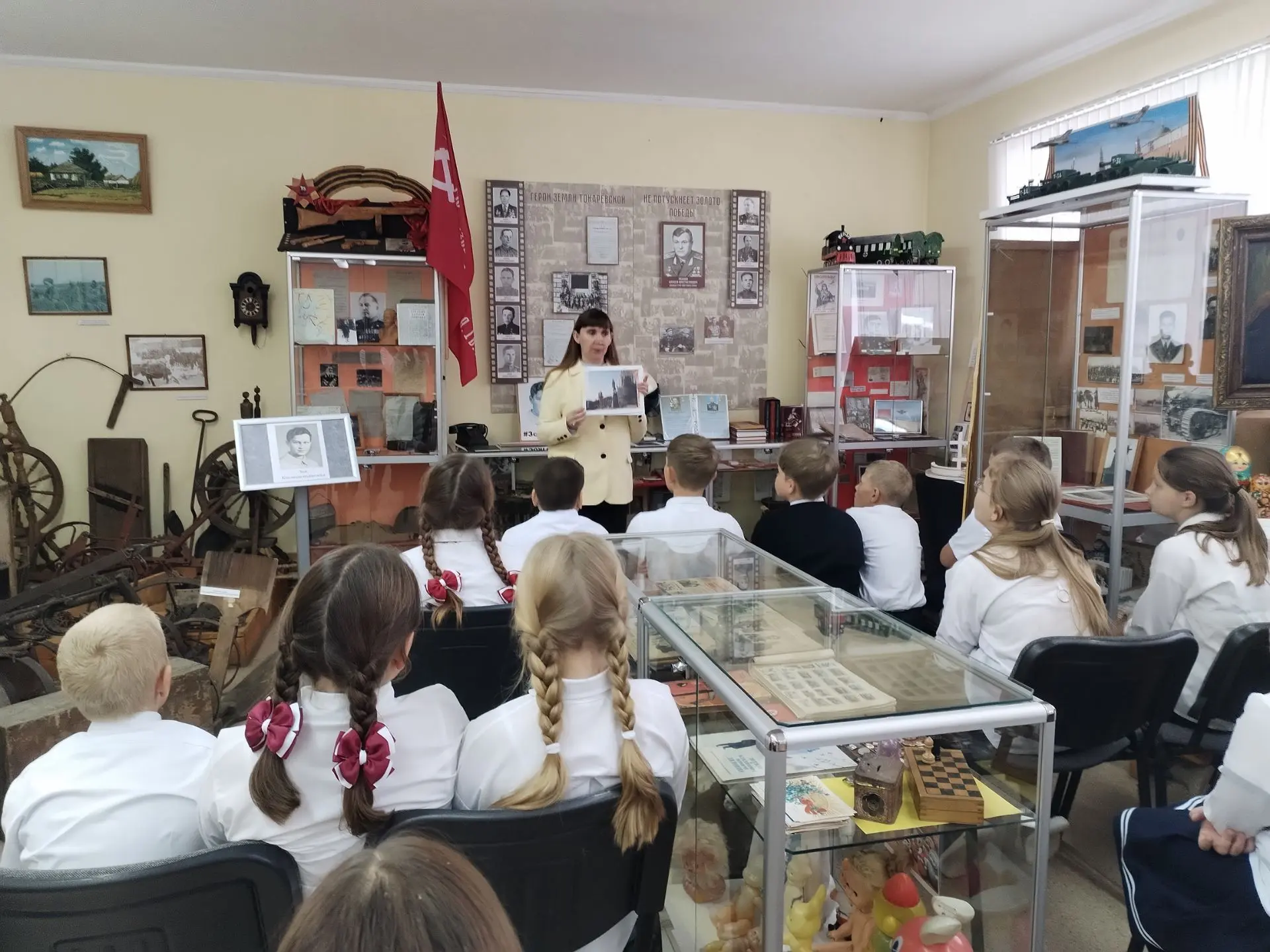 ✅ В Токарёвском краеведческом музее прошел Урок мужества, посвященный 103-летию со дня ...