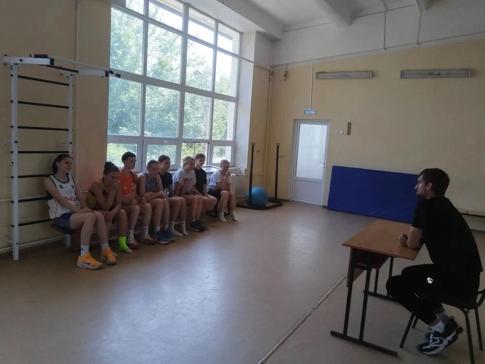 Вчера на базе нашей спортивной школы для юных баскетболистов прошла познавательная лекция, посвящённ