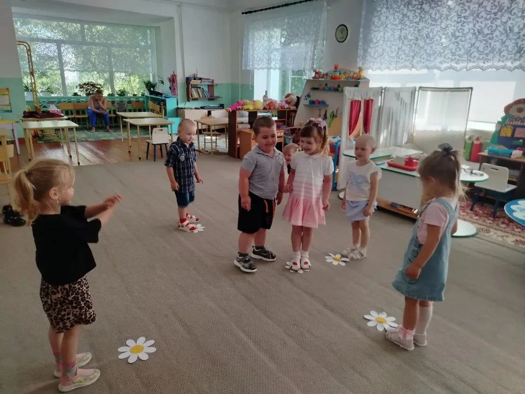 🌼 «Ягодки» празднуют День семьи, любви и верности! 👨‍👩‍👧‍👦✨

Сегодня, 8 июля, в средней группе 