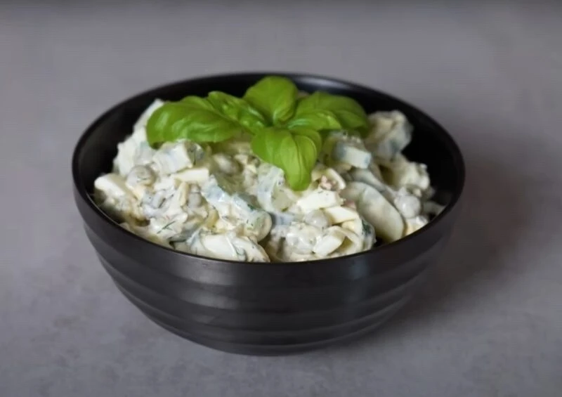 Летний салат из огурцов.