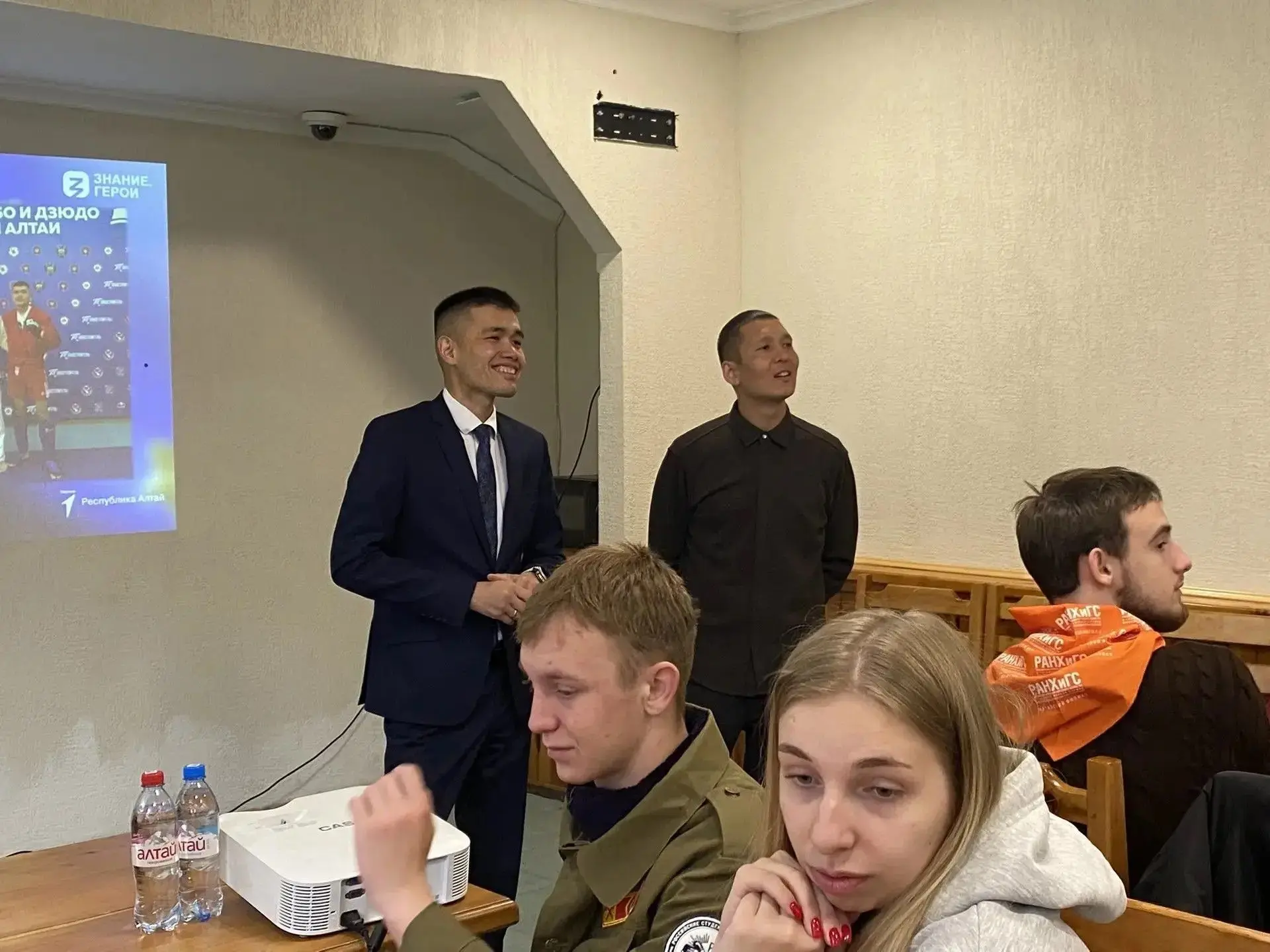Александр Суразов и Амыр Аргамаков встретились со студентами Алтайского филиала РАНХиГС — участникам
